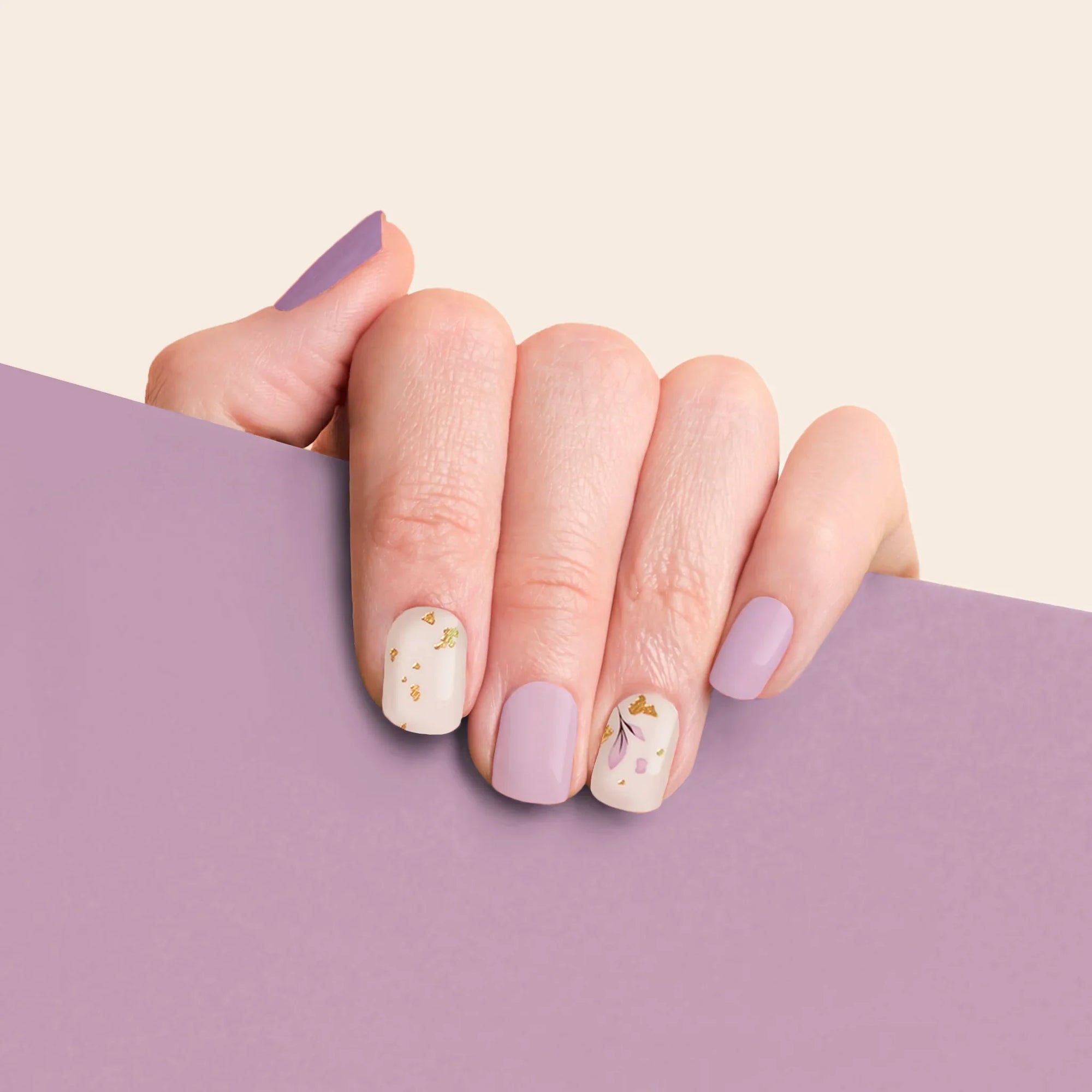 mesme Sofia Lilac Floral 3+ Day UV-Free Gel Nail Wraps On Hand